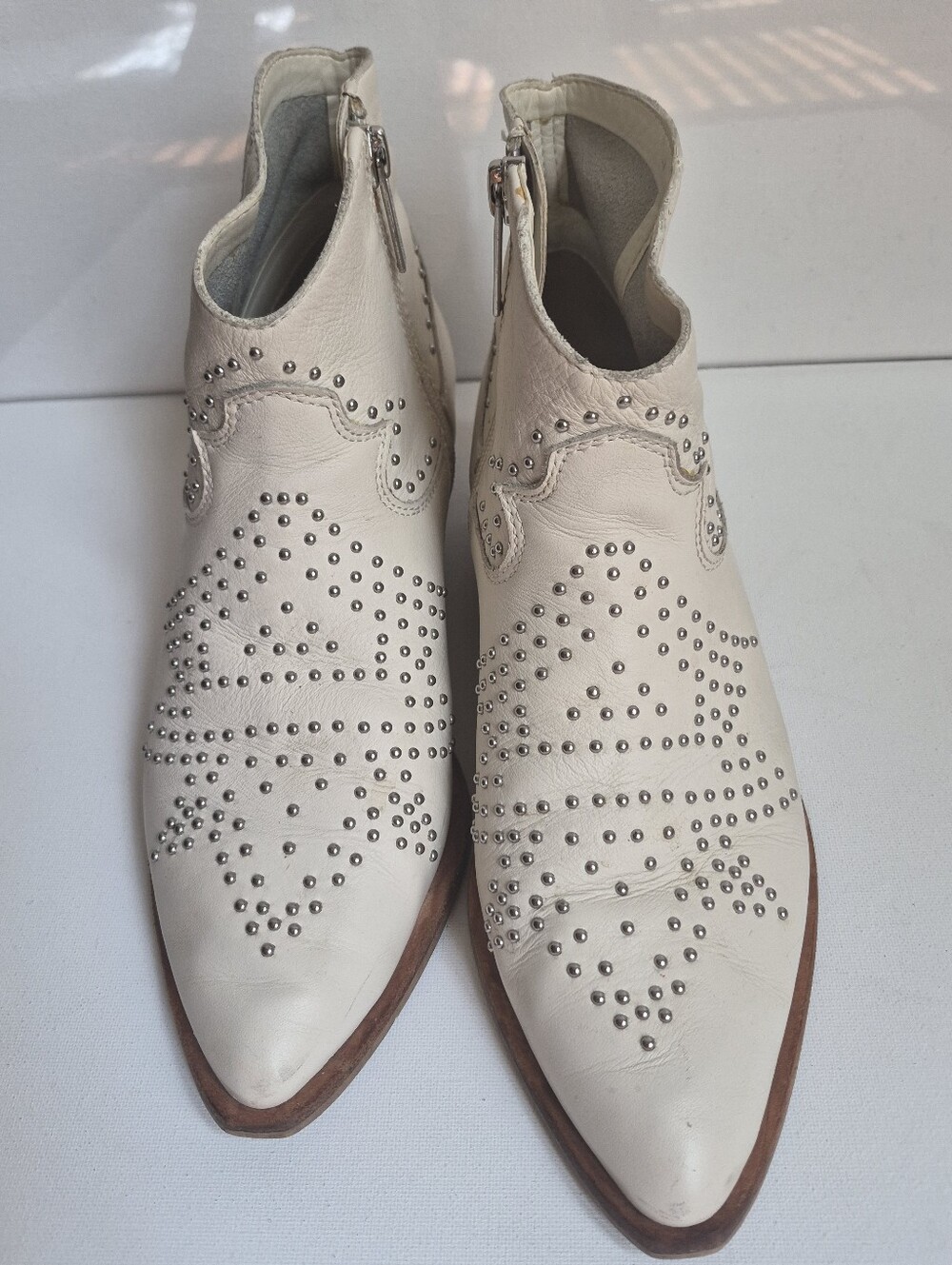 Gianni Bini Cream Leather Silver Studded Western Ankle Booties Size 9M
